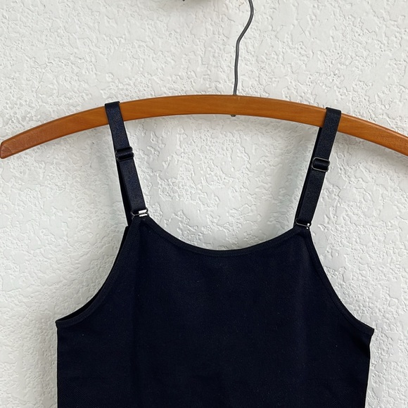 Shapermint Essentials All Day Every Day Scoop Neck Cami - Picture 6 of 8